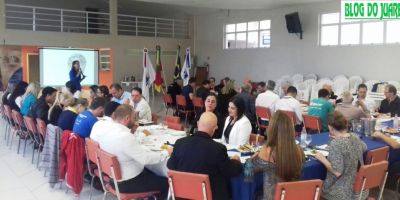 Michele Lira palestra sobre competitividade na reunião almoço da Acic