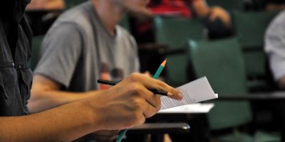 Mais de 216 mil estudantes farão o Enade neste domingo