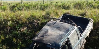 Caminhonete capota na ERS-350 e motorista fica ferido, em Camaquã