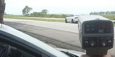 PRF prende motorista com habilitação cassada trafegando a mais de 150 km/h em Camaquã