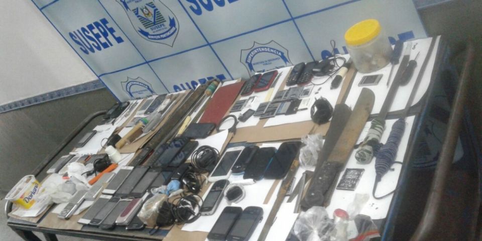 Durante revista geral no presídio de Camaquã, diversos objetos são apreendidos