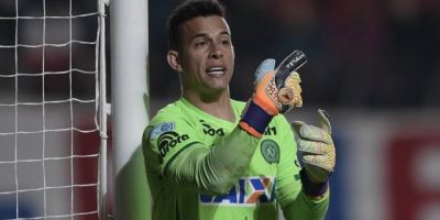 Goleiro Danilo morre no hospital após acidente com avião da Chapecoense