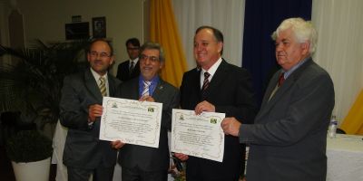 Câmara Municipal entrega títulos a dois cidadãos camaquenses