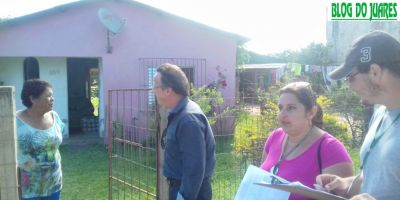 Moradores do bairro Getúlio Vargas começam a receber escrituras dos terrenos