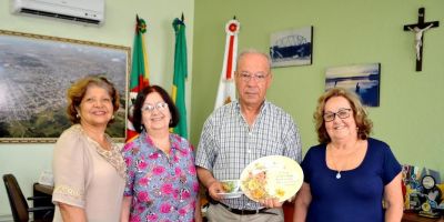 Prefeito de Camaquã recebe representantes da Casa do Artesão