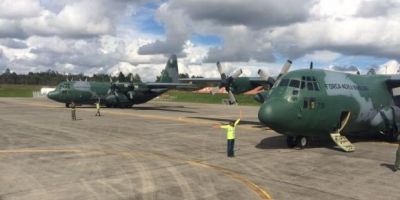 Aviões da FAB com corpos de vítimas do acidente da Chapecoense deixam a Colômbia