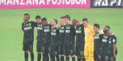 Atlético Nacional volta a homenagear a Chapecoense e vai à semi do Colombiano