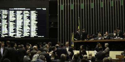 Câmara aprova texto-base de MP da reforma do ensino médio