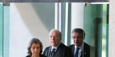 Supremo mantém Renan Calheiros na presidência do Senado