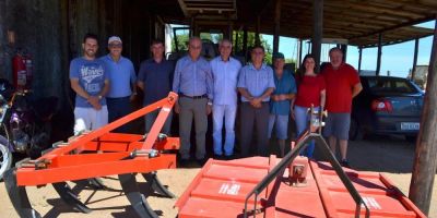 Prefeitura de Camaquã entrega equipamentos a COOPERTRAF