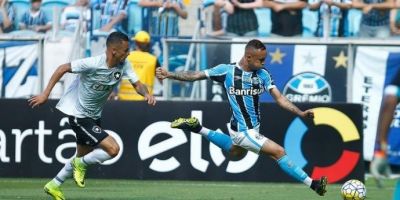 Grêmio perde para o Botafogo, mas torcida faz a festa com rebaixamento do Inter