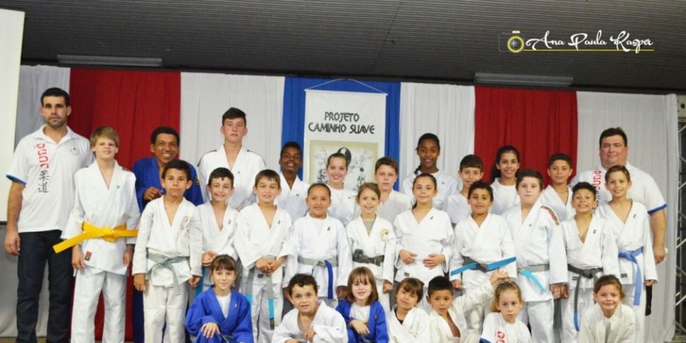 Associação Amigos do Judô de Dom Feliciano tem novos graduados