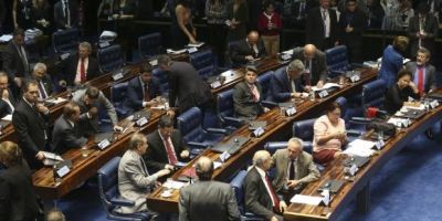 Após votar destaques, Senado aprova texto final da PEC do Teto sem alterações