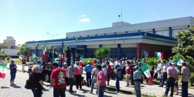 FETAG, sindicatos e outras representações realizam ato contra reforma da previdência em frente ao INSS em Camaquã