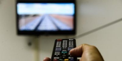 Treze milhões de domicílios no Brasil só têm TV analógica aberta, diz IBGE