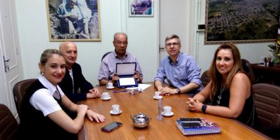 Prefeito João Carlos Machado recebe homenagem do Sindilojas Costa Doce