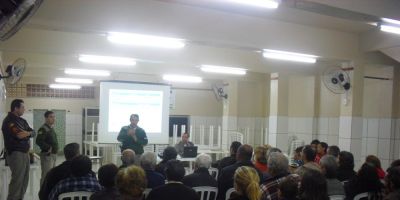 Rio Grande - reunião comunitária no bairro Santa Tereza