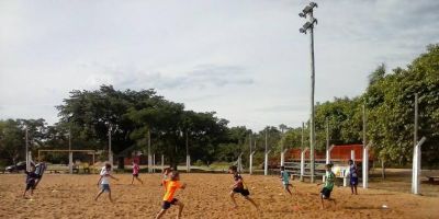 Atividades esportivas são retomadas no Ginásio Municipal de Esportes e na prainha em Camaquã