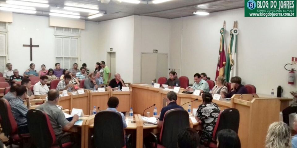 Debate sobre cães mordedores e elogios ao governo Ivo marcam sessão da Câmara de Camaquã