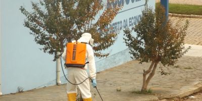 Dom Feliciano - Infraestrutura realiza pulverização nas ruas da cidade para controle de pragas