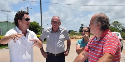 Prefeito de São Lourenço do Sul visitou as obras de pavimentação no bairro Nova Esperança