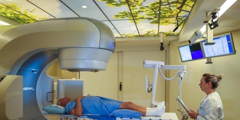 Hospital gaúcho adota tecnologia inédita no Brasil para o tratamento do câncer