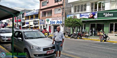 Conheça a história do taxista em atividade mais antigo de Camaquã