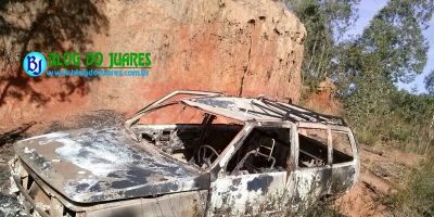 Camaquã - carro furtado no centro é encontrado incendiado no bairro Ouro Verde