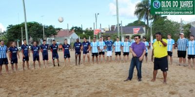 Com pontapé inicial do prefeito Ivo Lima Ferreira, é aberto o Campeonato de Verão de Camaquã