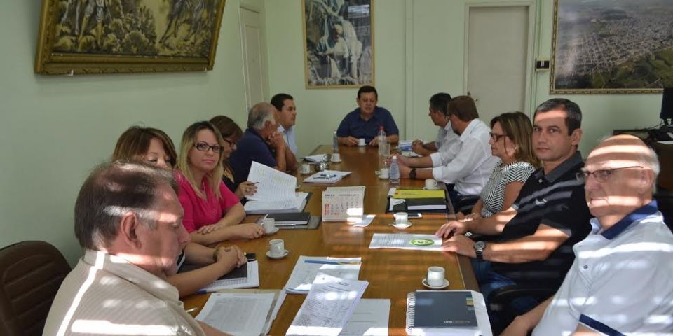 Prefeito de Camaquã se reúne com secretários na manhã desta terça