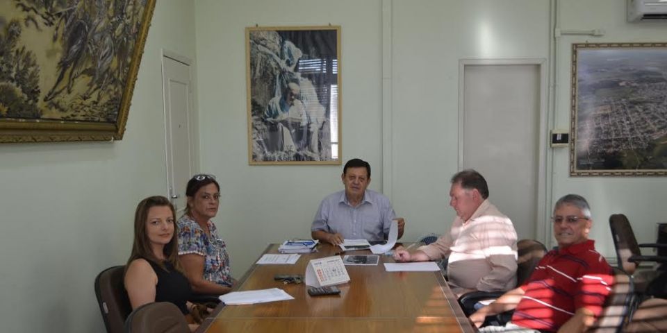 Prefeito de Camaquã se reúne novamente com a Arca para tratar dos cães mordedores