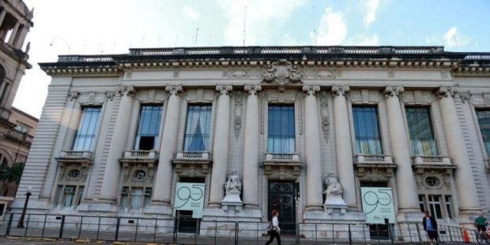 Estado deposita salários de até R$ 8,1 mil nesta terça-feira