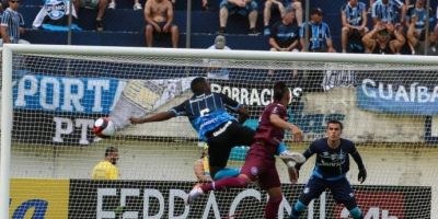 Grêmio falha na bola aérea e perde para o Caxias no Centenário