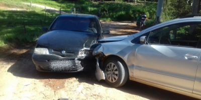 Carros colidem frontalmente no interior de Sentinela do Sul na manhã desta terça 