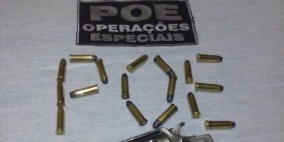 Camaquã - POE prende homem por posse irregular de arma de fogo no bairro Ouro Verde