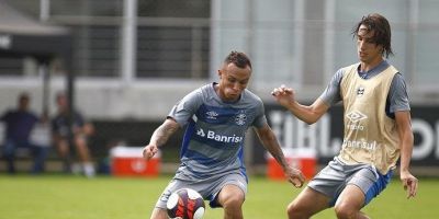 Grêmio encara São José com ataque reserva