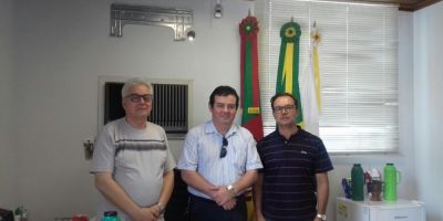 Presidente da Câmara de Camaquã recebe visita dos diretores da Apae