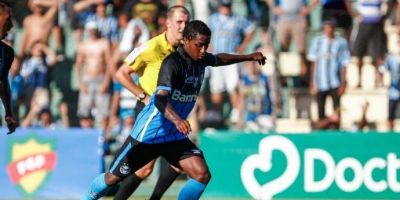 Grêmio vence o Cruzeiro em Gravataí e se aproxima do líder