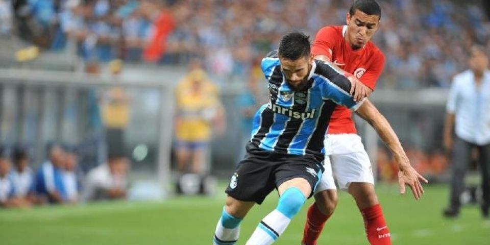 Grêmio e Inter fazem grande Gre-Nal e empatam em 2 a 2