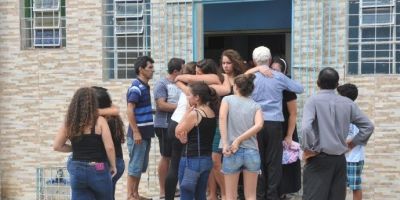 Velório da estudante morta em escola é marcado por emoção e inconformismo