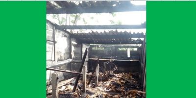 Estufa de fumo pega fogo na localidade de Vila Fátima em Dom Feliciano