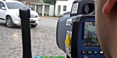 Camaquã - Em operações com o radar móvel, BM flagra quase 100 veículos acima da velocidade 