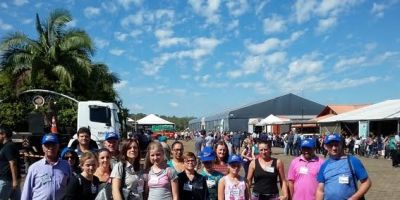 Excursão de Camaquã visita a Expoagro Afubra