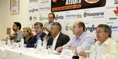 Pedro Pereira participa de audiência pública sobre a classificação e o preço do tabaco, na Expoago Afubra