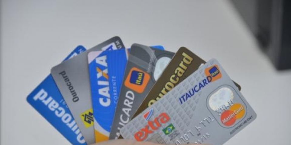 Novas regras para rotativo do cartão de crédito valem a partir de amanhã