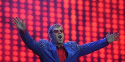 Elton John transforma Anfiteatro Beira-Rio em pista de dança