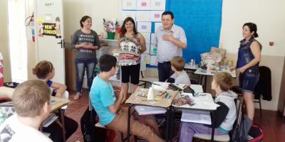 Escola Rui Barbosa recebe visita do prefeito de Camaquã e da secretária da educação