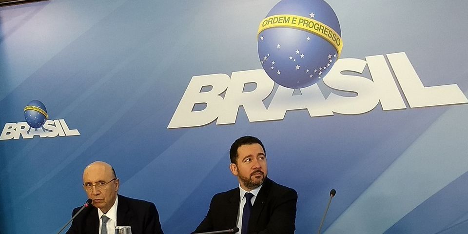 Governo propõe salário mínimo de R$ 979 para o próximo ano