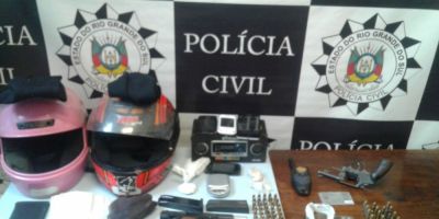 Operação da Polícia Civil prende suspeito de homicídios em Tapes e apreende armas, munições e HT