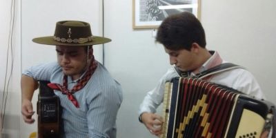 Fim de Tarde Musical no Forte Zeca Netto contou com Maiquel Filho e Vinícius Machado